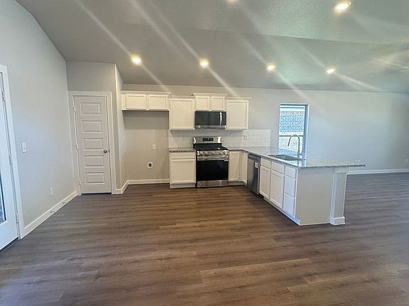 3rd image of 3002 Settler Ave