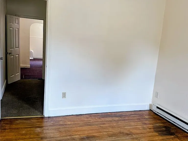 111 S Market St — Photo 10