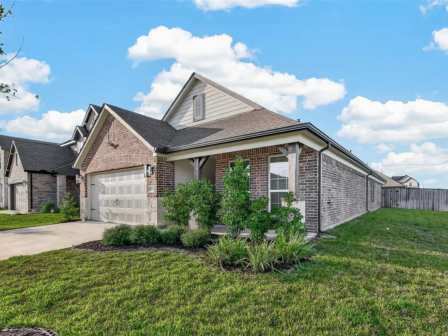 3 bed, 2.5 bath, 1893 sqft, $2,000 — Photo 3