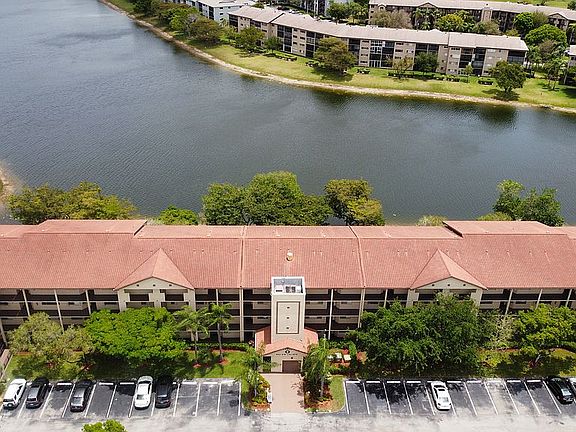3rd image of 801 SW 141st Ave APT 206