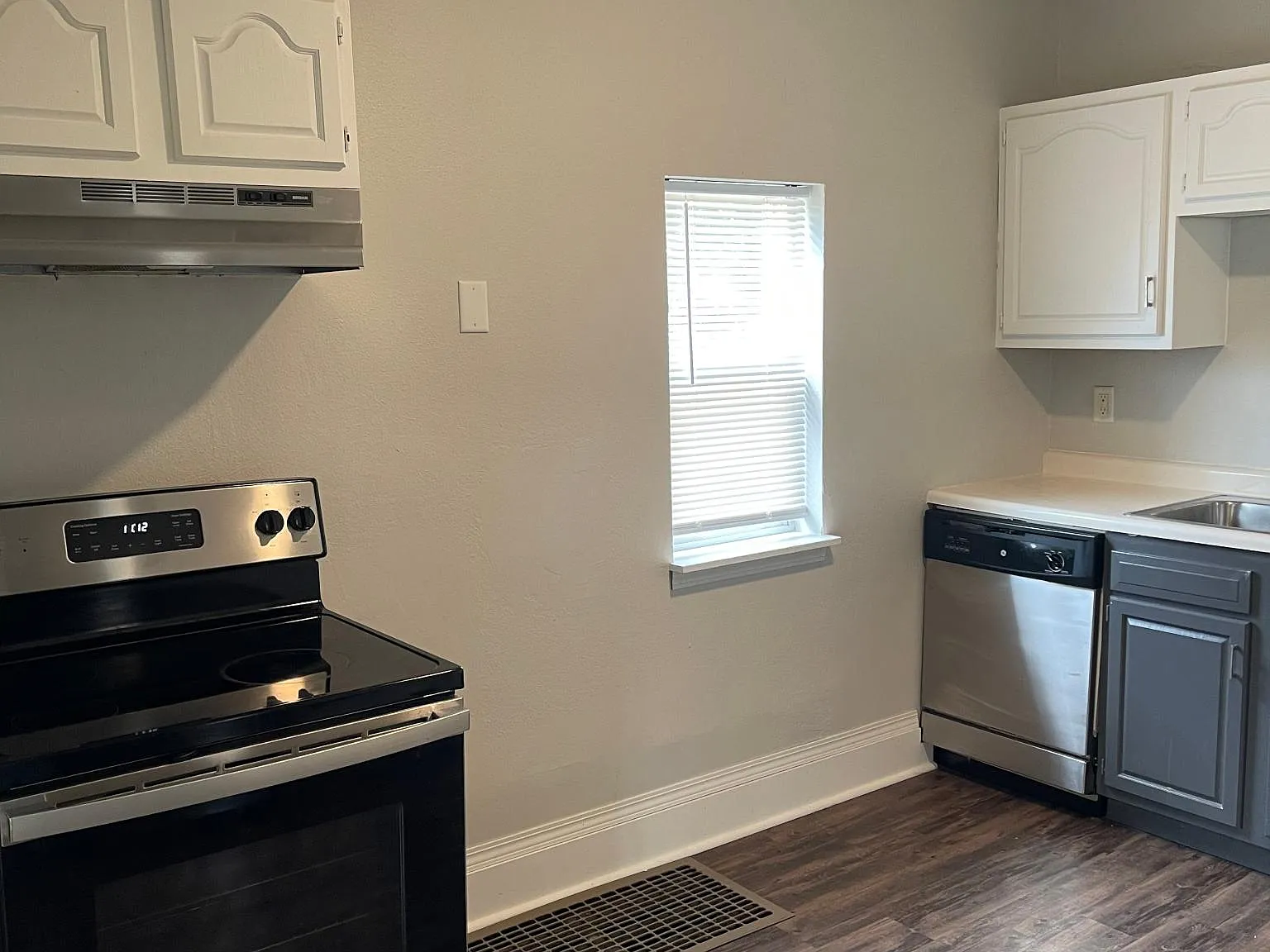 5 bed, 1520 sqft, $3,085 — Photo 3