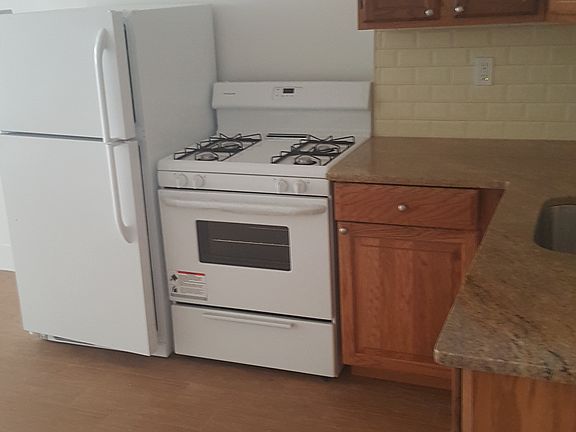 2nd image of 391 Sackett St