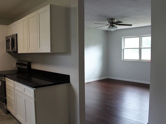 4th image of 906 Dayton Dr