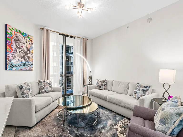 701 S Olive Ave #807 — Photo 4