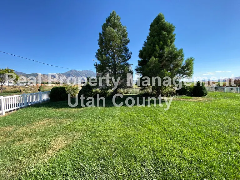 1285 W Utah Ave — Photo 40