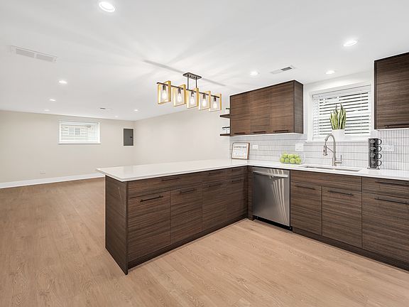 5th image of 820 S Maple Ave #1