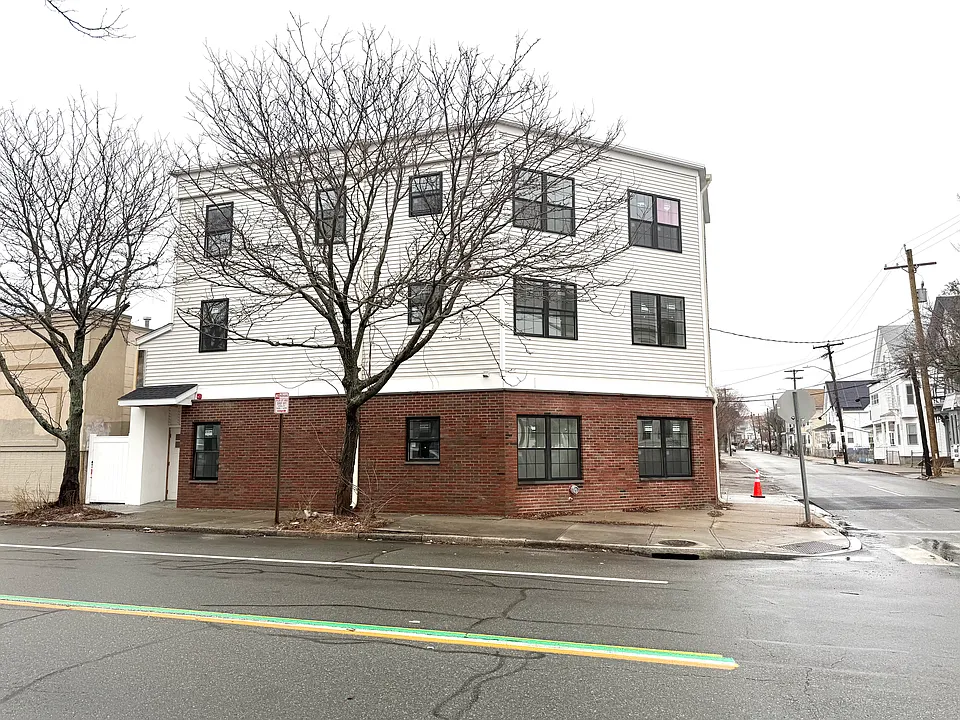 531 Smith St #203