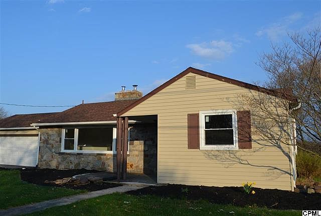 1st image of 142 W Caren Dr