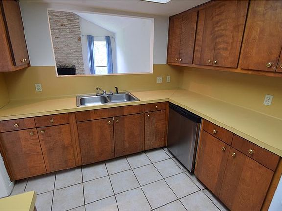 4th image of 6102 Forest Hills Dr #B