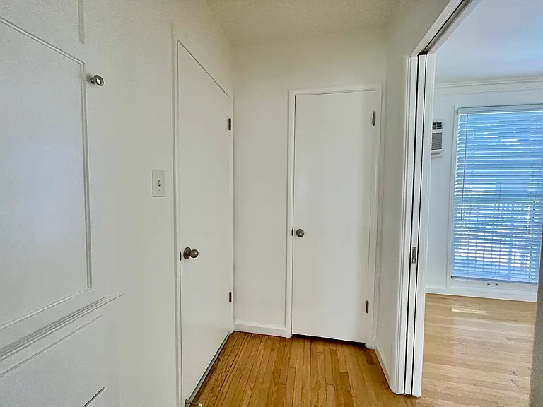1266 N Laurel Ave #3 — Photo 11
