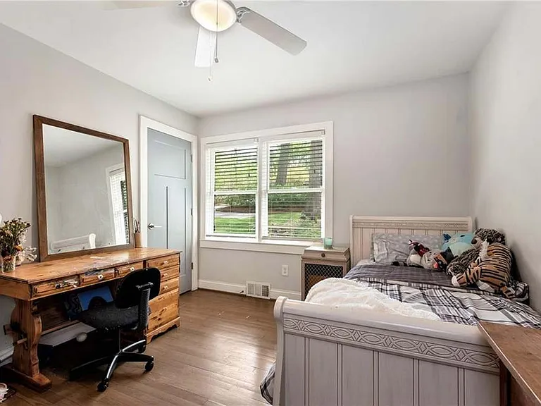 2424 Melinda Ct — Photo 28