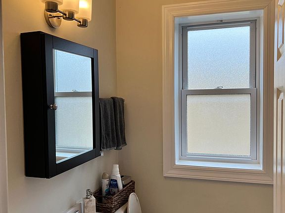 2nd image of 3816 N Greenview Ave #3W