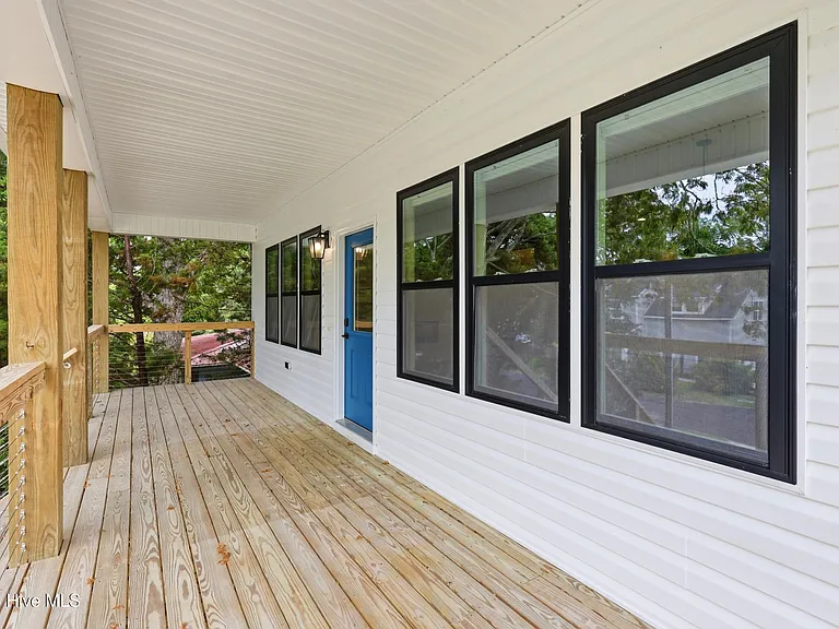 213 Myrtle Ave — Photo 8