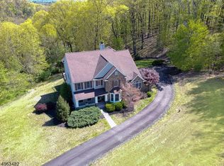 3 Deer Run Rd, Pittstown, NJ 08867