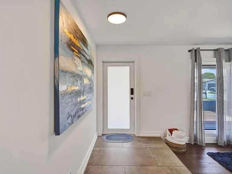 1201 SW 28th Ave — Photo 6