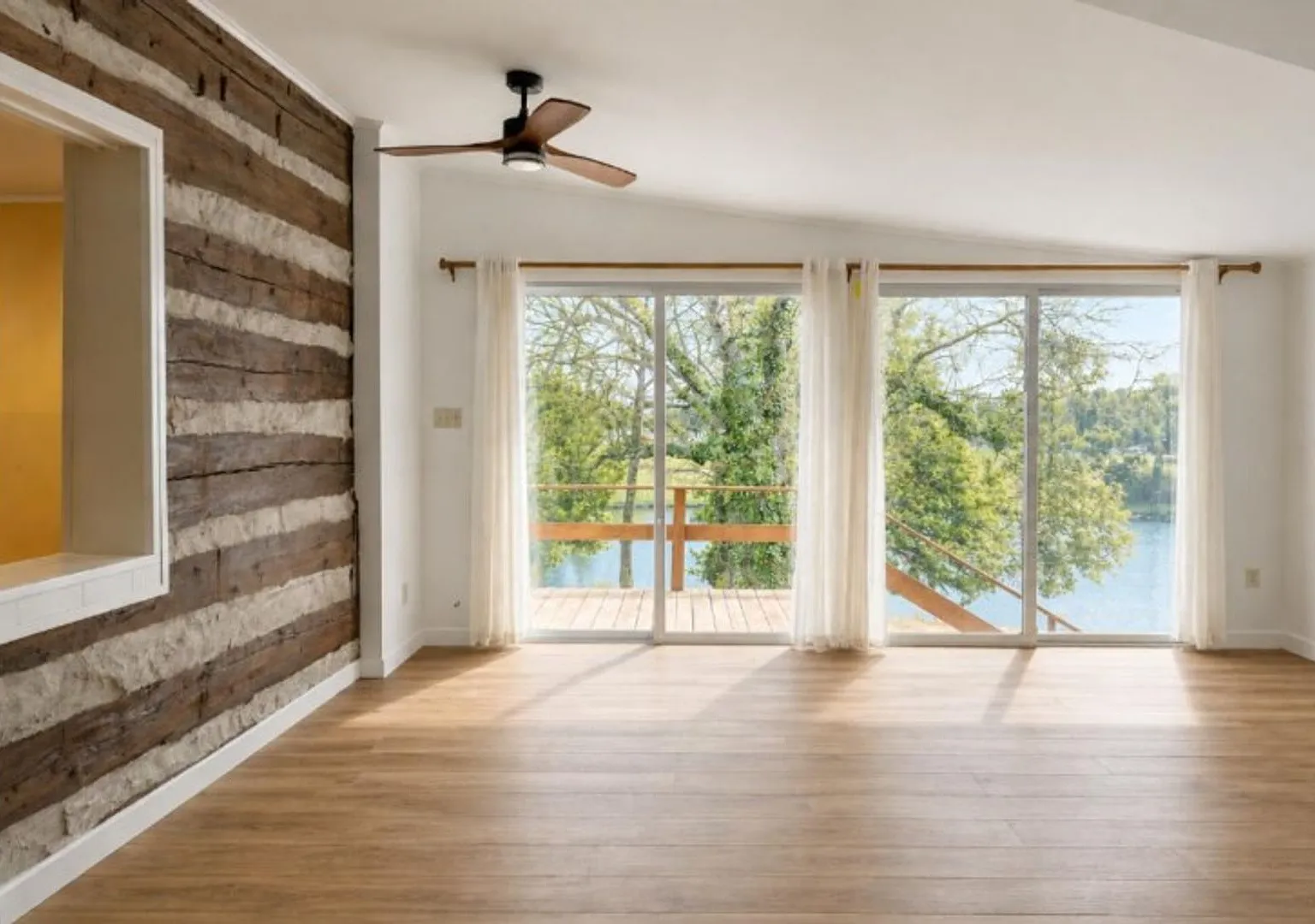 Beautiful 4 bed / 2 bath Country Home — Photo 2