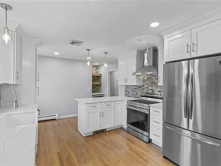 141 Congdon Dr — Photo 3