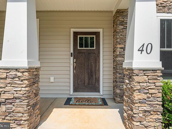 4th image of 40 Boxwood Dr