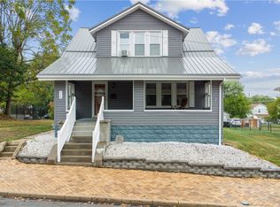 520 W 2nd Ave, Derry, PA 15627