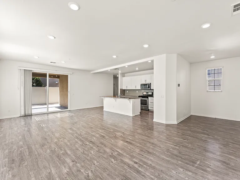 6111 Rosewood Way — Photo 3