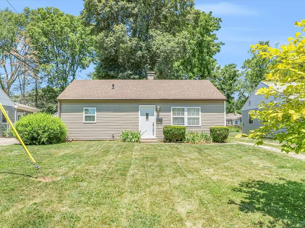 706 Hawthorne Dr, Urbana, IL 61801