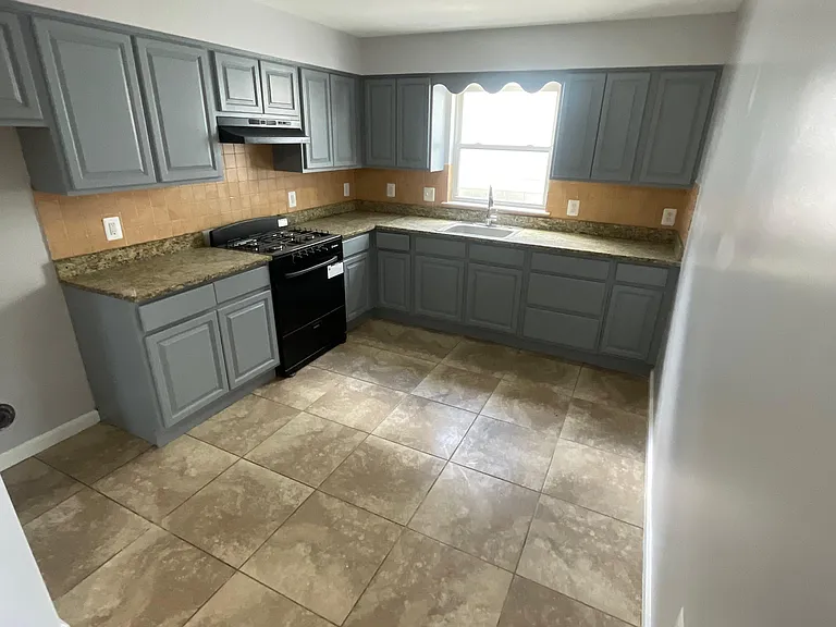 390 S 10th St #2B — Photo 1