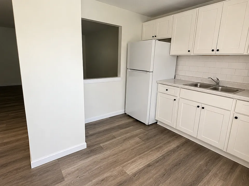 201 North Ave #13