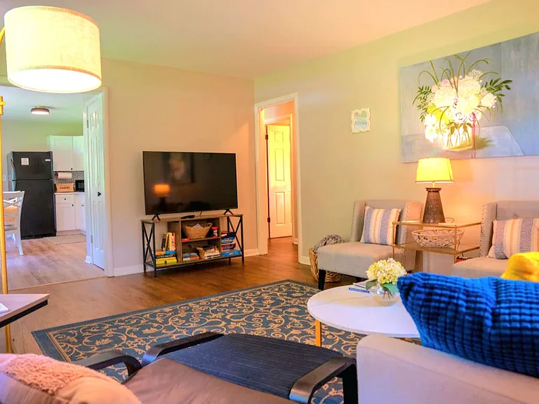 860 Verona Dr — Photo 3