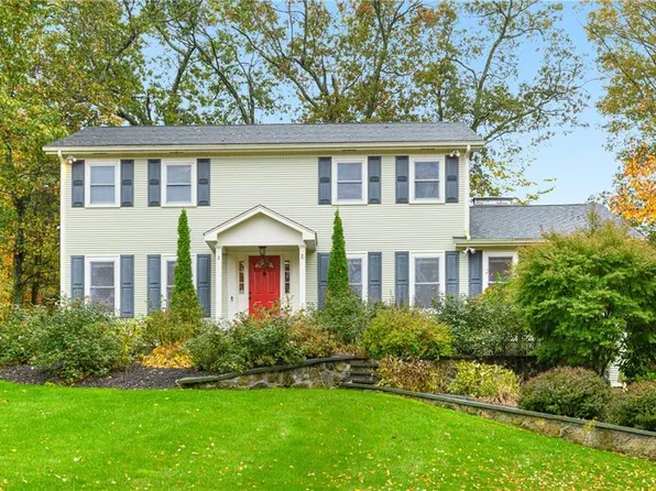2 Woodvale Dr, Johnston, RI 02919