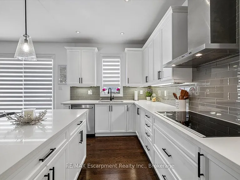 2400 Spring Meadow Way — Photo 20