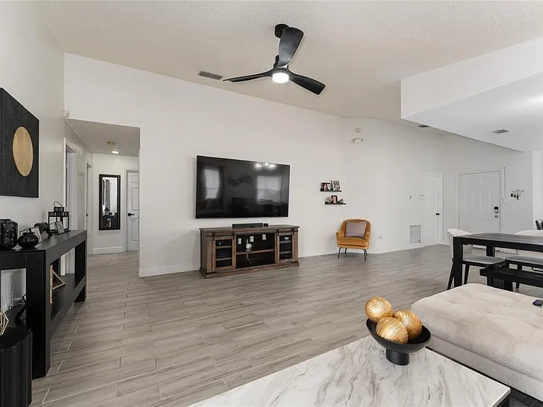 271 Indian Point Cir — Photo 10