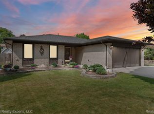 2629 Mellowood Dr, Sterling Heights, MI 48310