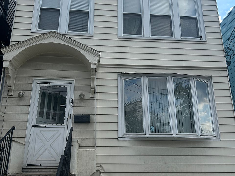 1st image of 253 Manhattan Ave Floor 2