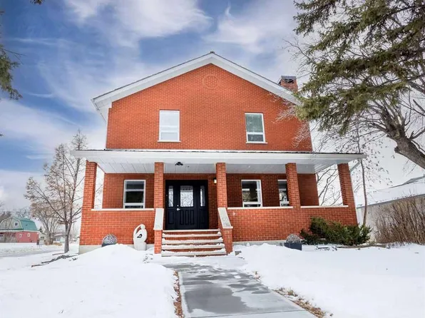 737 N 8th Ave, Wainwright, AB T9W 1B4