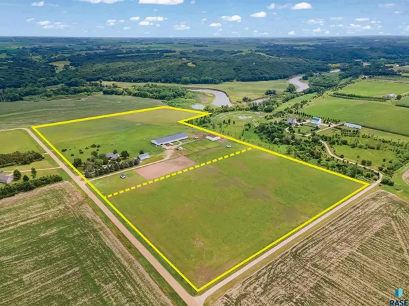 48381 277th St, Canton, SD 57013