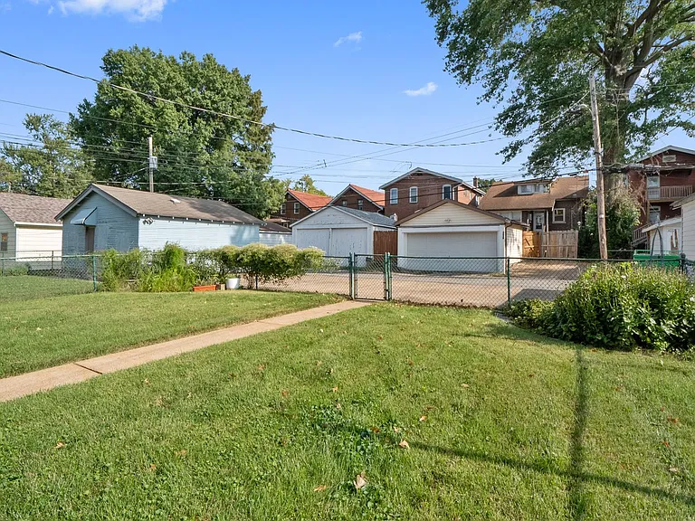3637 Bowen — Photo 30