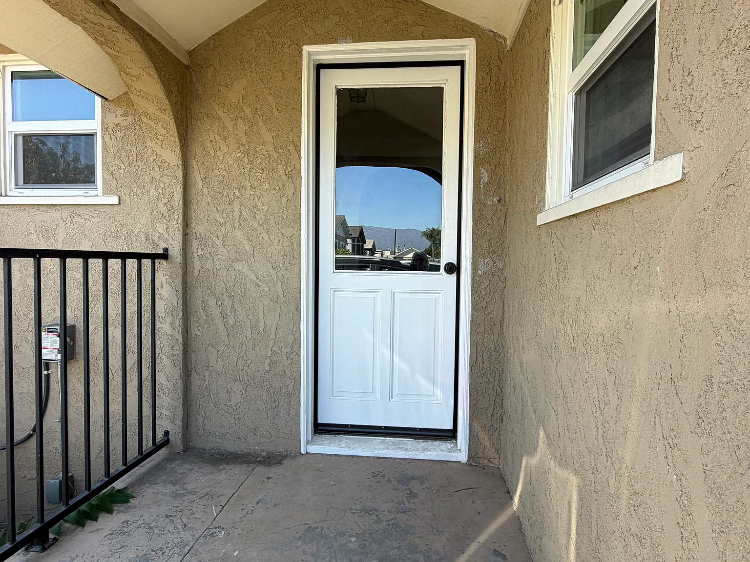 2 bed, 900 sqft, $2,100 — Photo 3