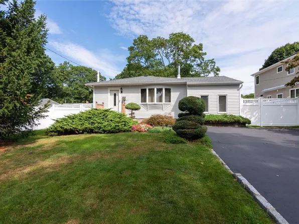 215 W 3rd Street, West Islip, NY 11795