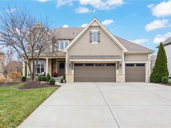 9307 W 155th Ct, Overland Park, KS 66221