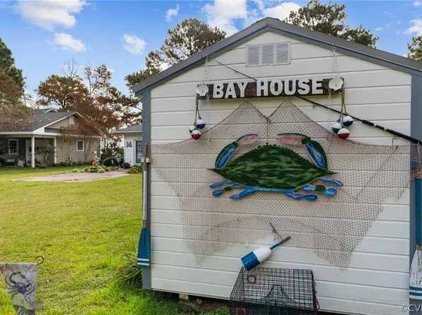 202 Tabbs Cove Ln, White Stone, VA 22578