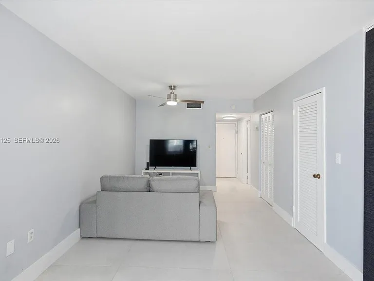 2899 Collins Ave #1022 — Photo 14
