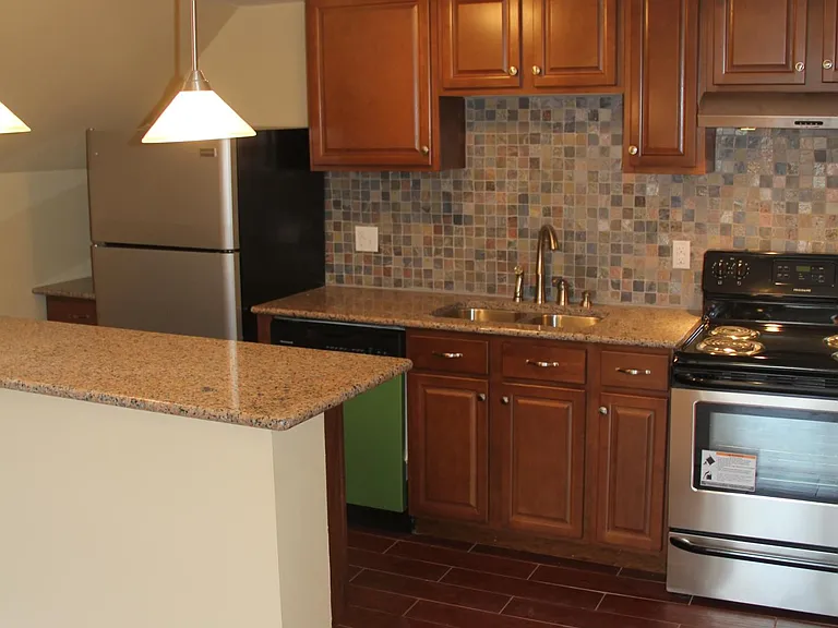 5825 Bartlett St #3F — Photo 9