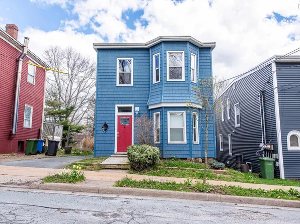 34 Tulip St, Halifax, NS B3A 2S7