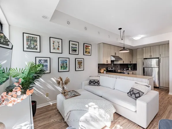 68 Winston Park Blvd #60, Toronto, ON M3K 1C3
