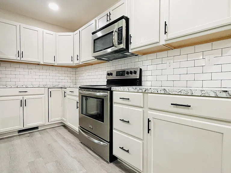 909 Meadow Dr — Photo 6