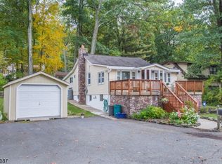 61 Laurel Dr, Oak Ridge, NJ 07438