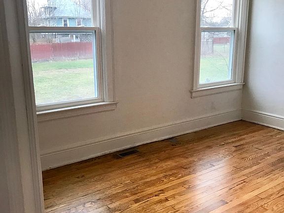 5th image of 361 E Utica St #1