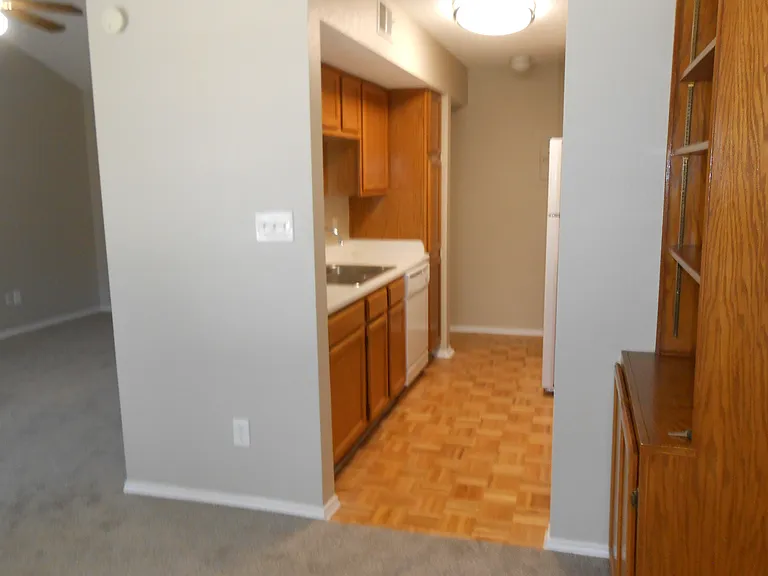 Hulen Heights Apartments — Photo 7