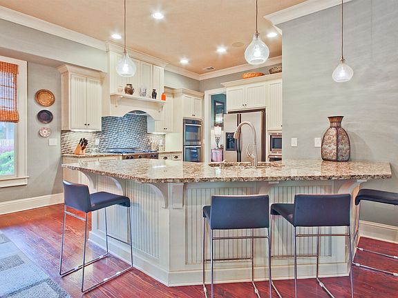 5th image of 2862 Bernard Ln SE