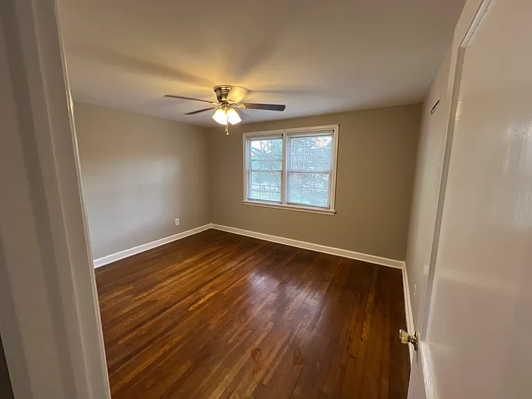 Parklynn Apts — Photo 10